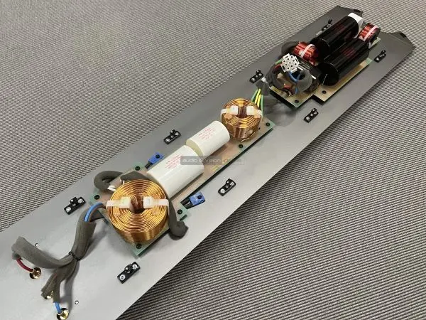 Bowers and Wilkins 801 D4 Signature hangfal keresztváltó