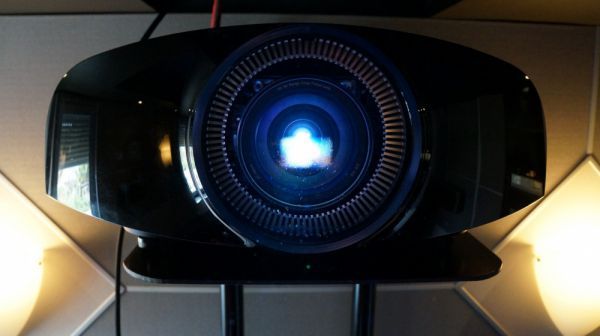 Sony VPL-VW1100ES 4K projektor a DREAMCINEMA bemutatótermében