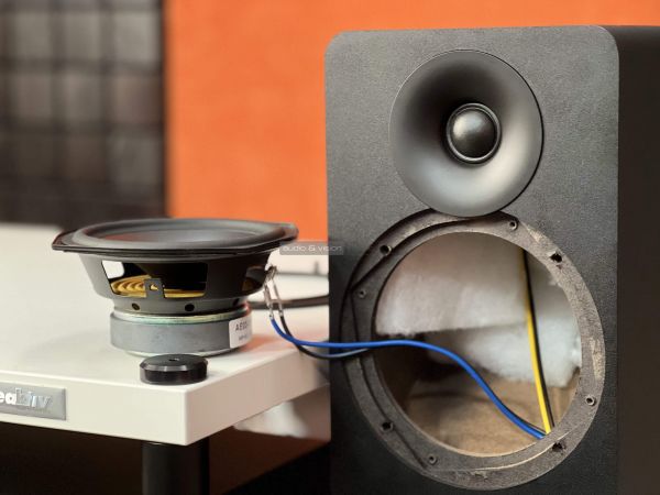 Acoustic Energy AE120 2 hangfal középsugárzó