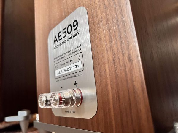 Acoustic Energy AE509 hangfal csatlakozó
