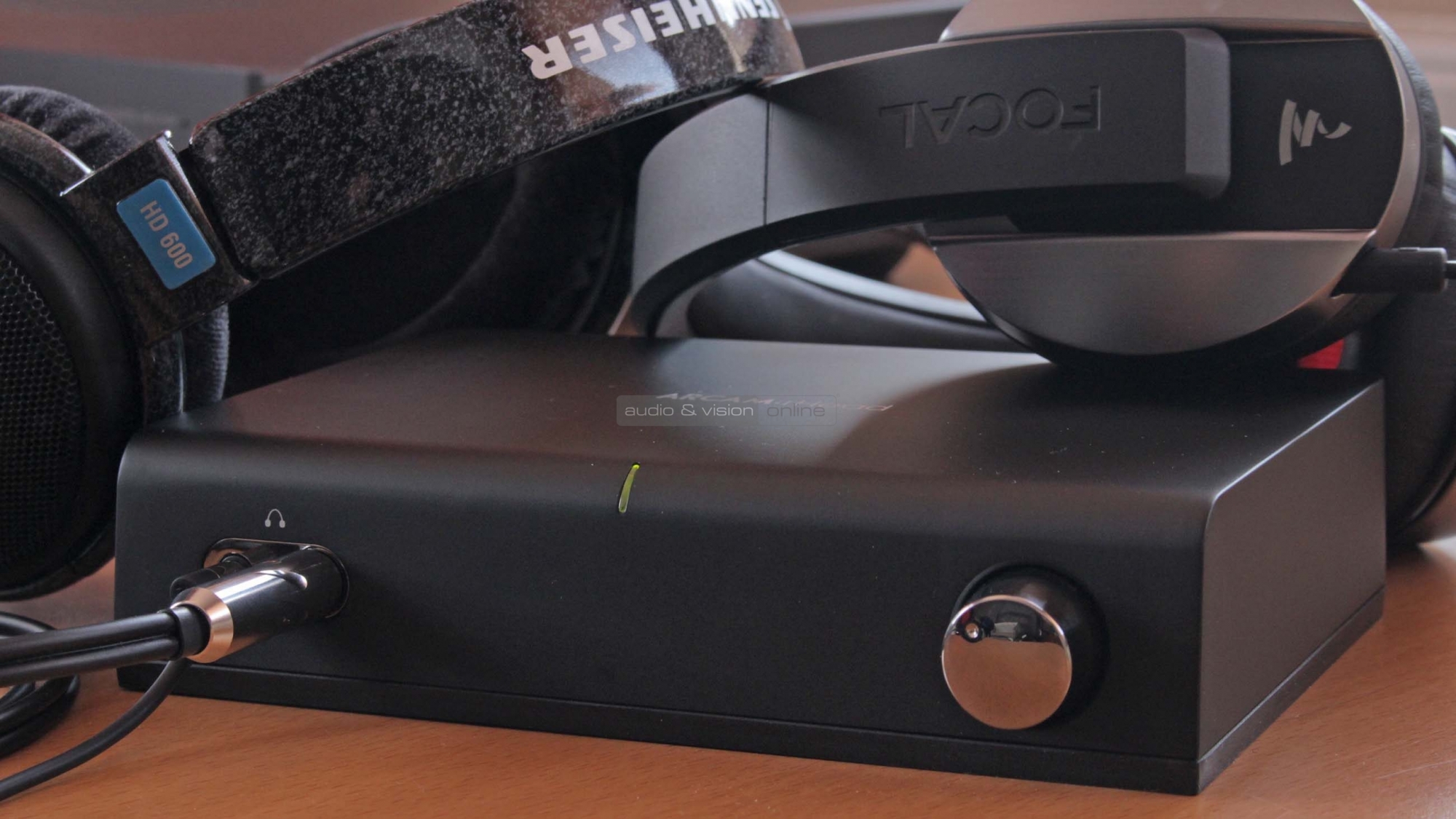 Arcam rHead fejhallgató erősítő és Sennheiser HD 600 valamint Focal Listen fejhallgatók