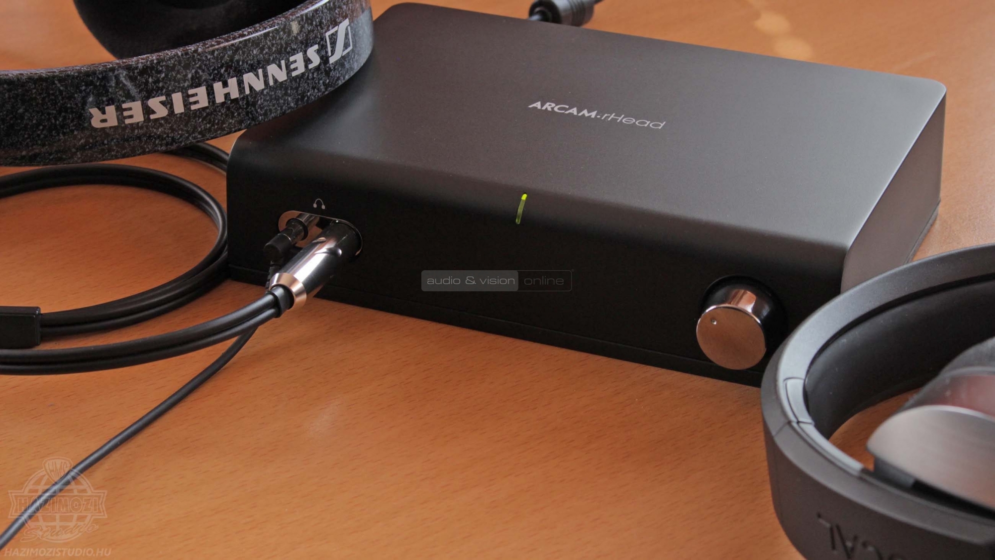 Arcam rHead fejhallgató erősítő és Sennheiser HD 600 valamint Focal Listen fejhallgatók