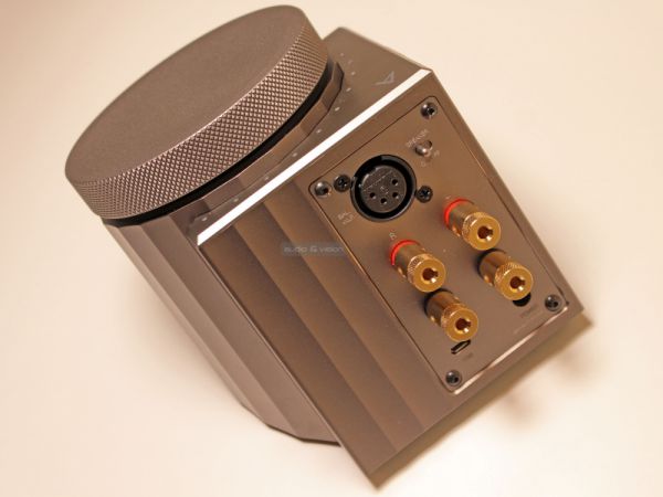 Astell Kern ACRO L1000 fejhallgató erősítő hátlap