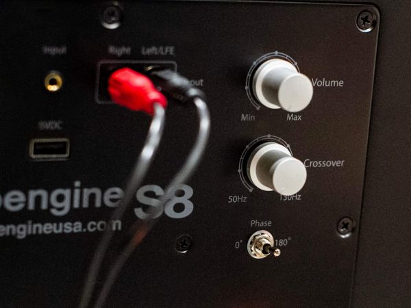 Audioengine S8 aktív mélyláda hátlap