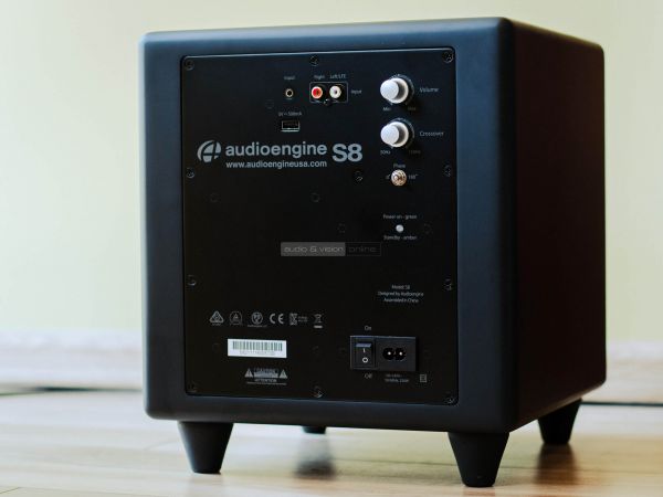 Audioengine S8 aktív mélyláda hátlap