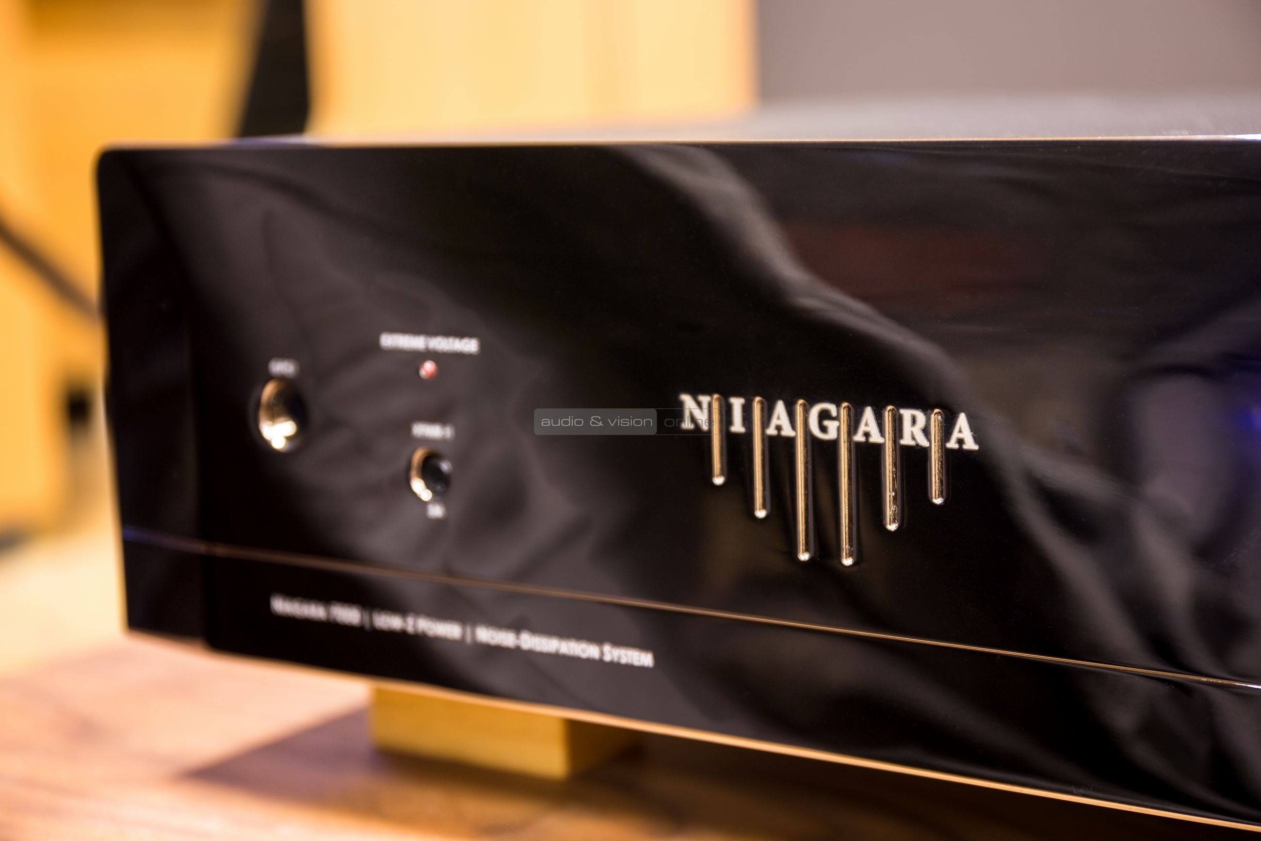AudioQuest Niagara 7000 tápszűrő