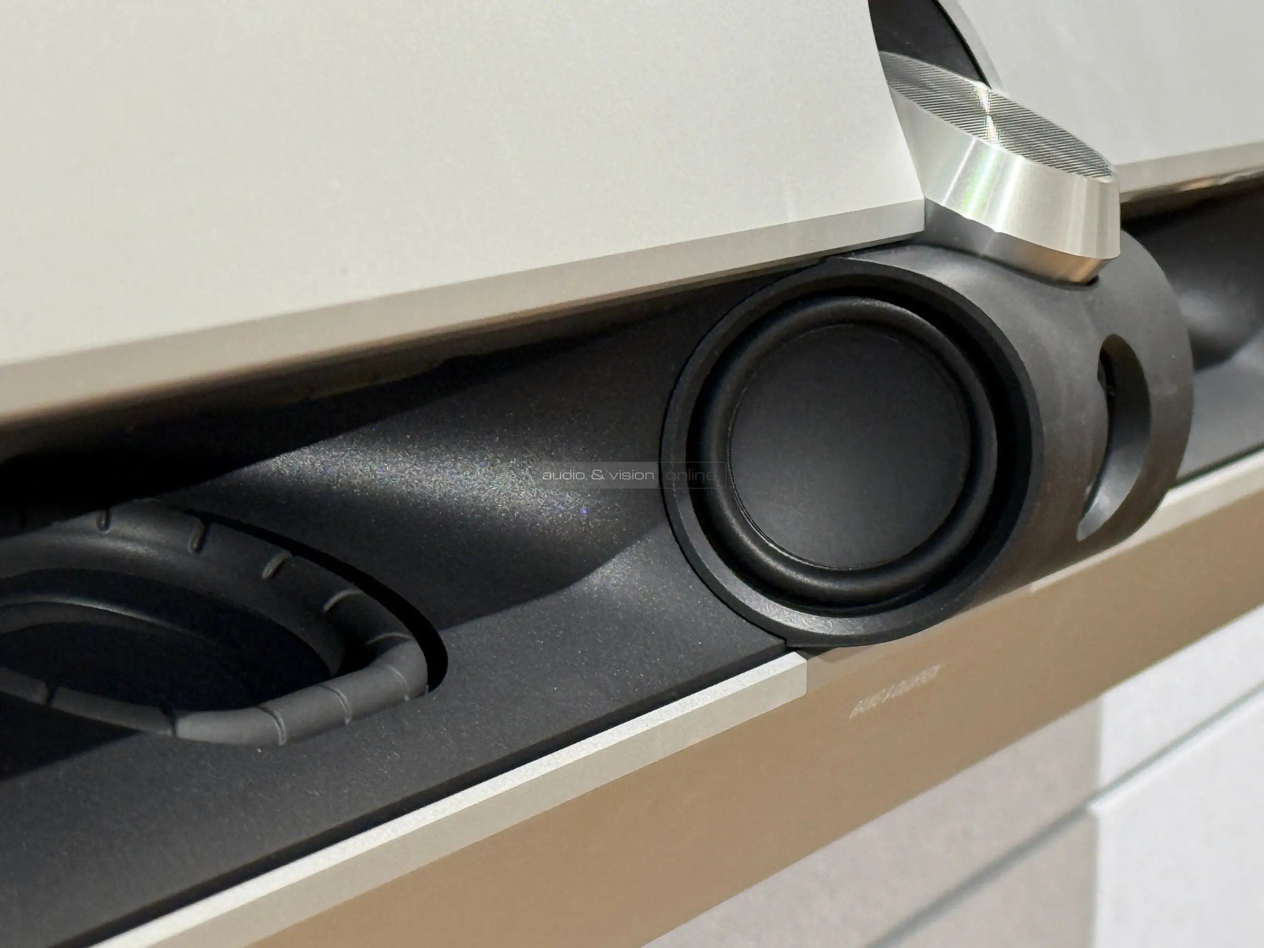 Bang & Olufsen Premiere soundbar hangszórók