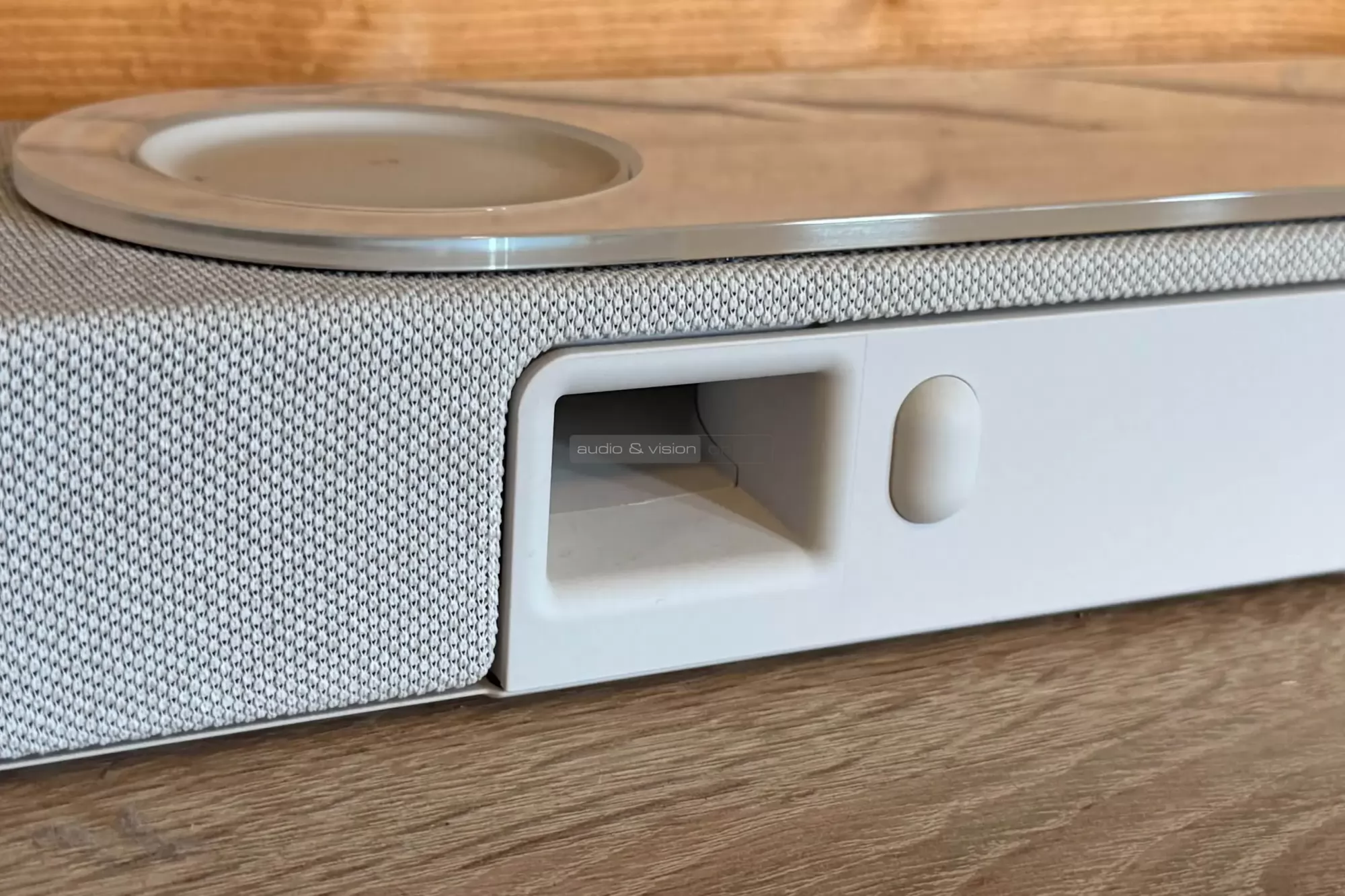 Bose Lifestyle Ultra Soundbar basszreflex port