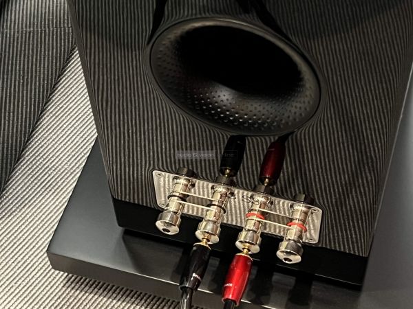 Bowers Wilkins 703 S3 hangfal csatlakozó