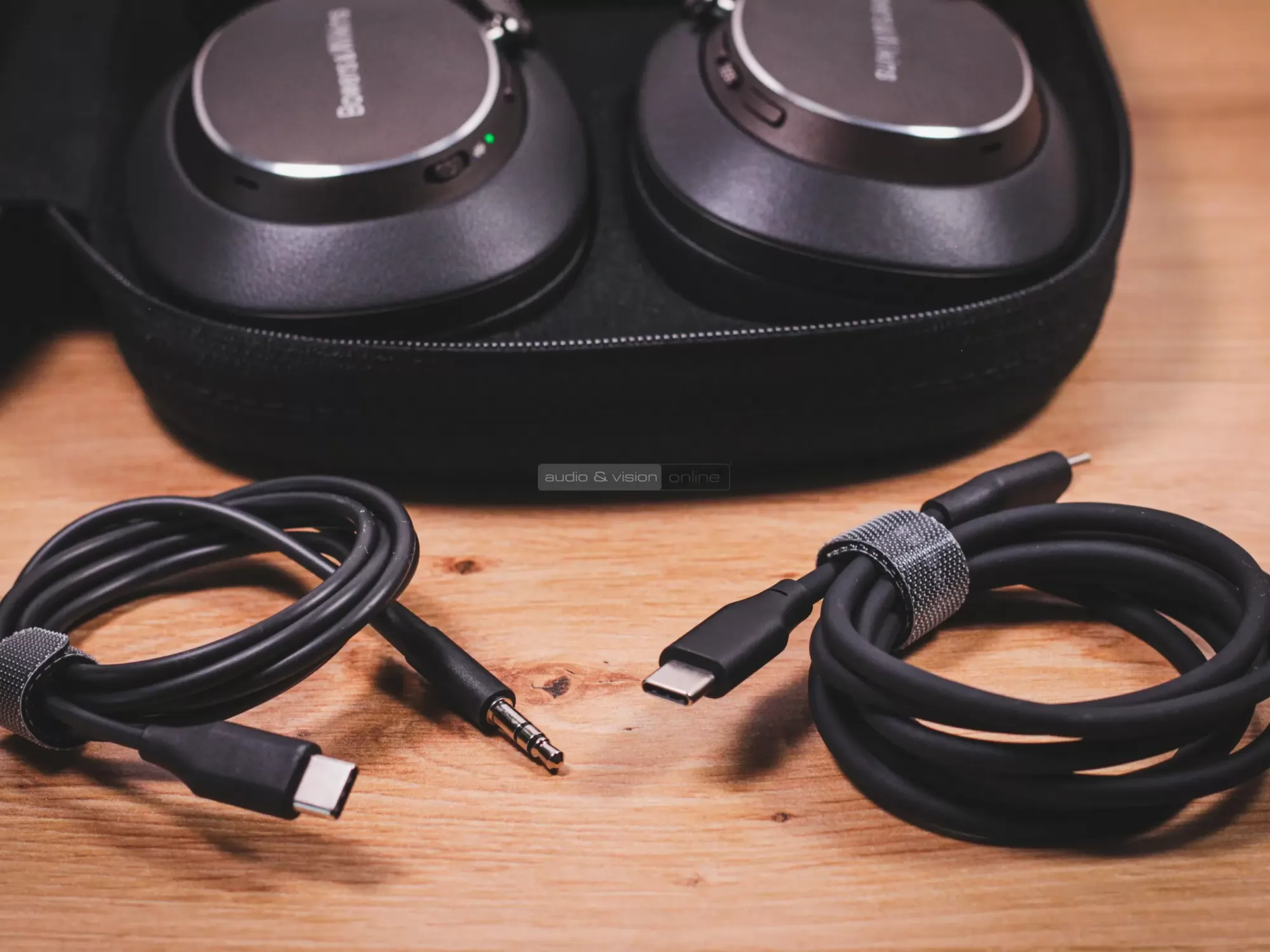 Bowers & Wilkins Px8 S2 Bluetooth fejhallgató kábel