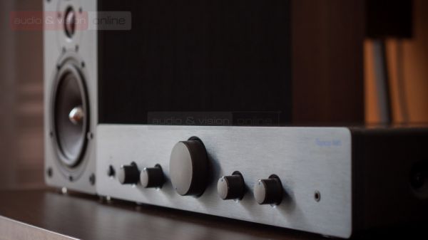 Cambridge Audio Topaz AM5 integrált sztereó erősítő és S30 állványos hangfal
