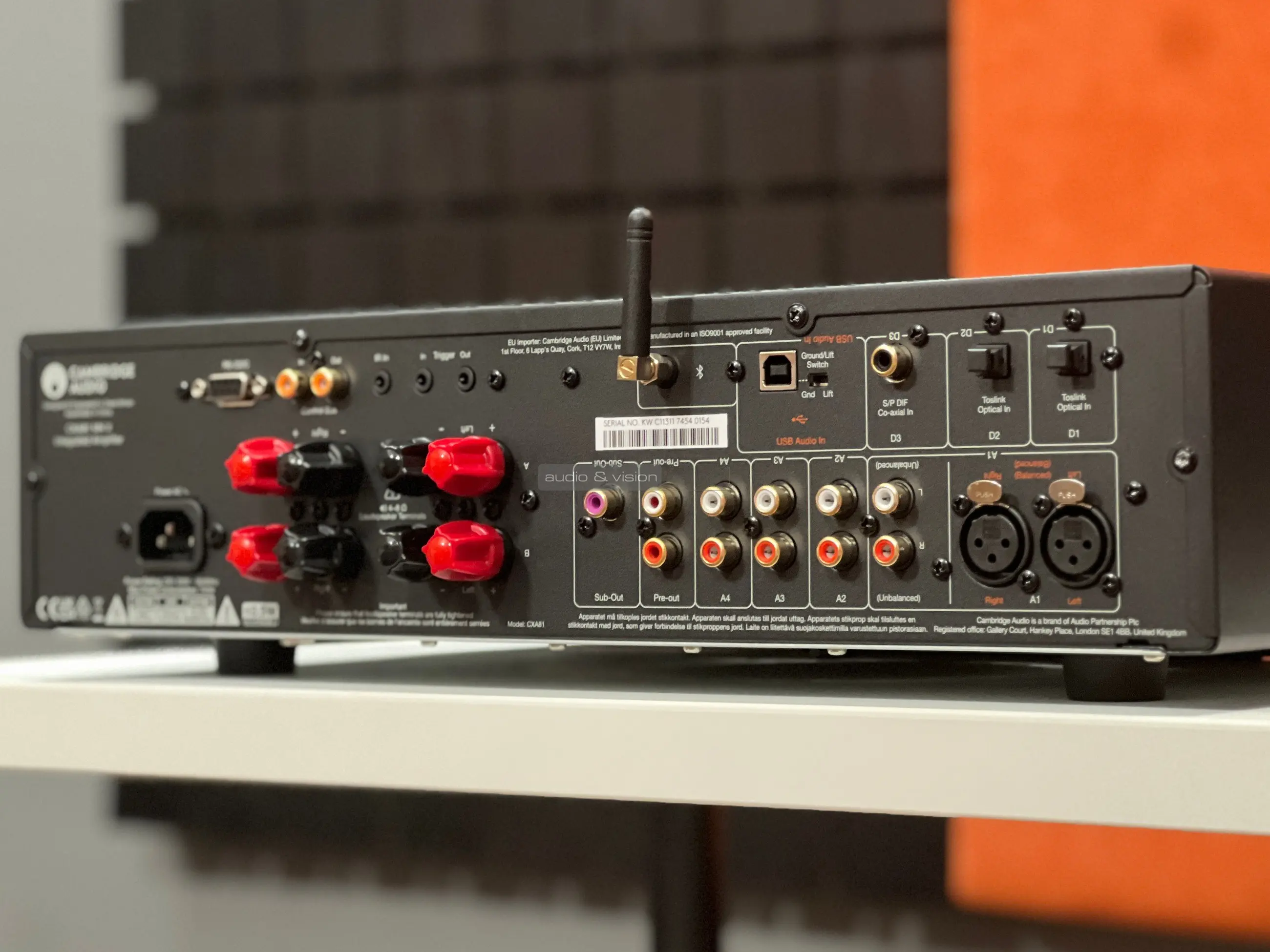 Cambridge Audio CXA81 Mk II sztereó erősítő hátlap