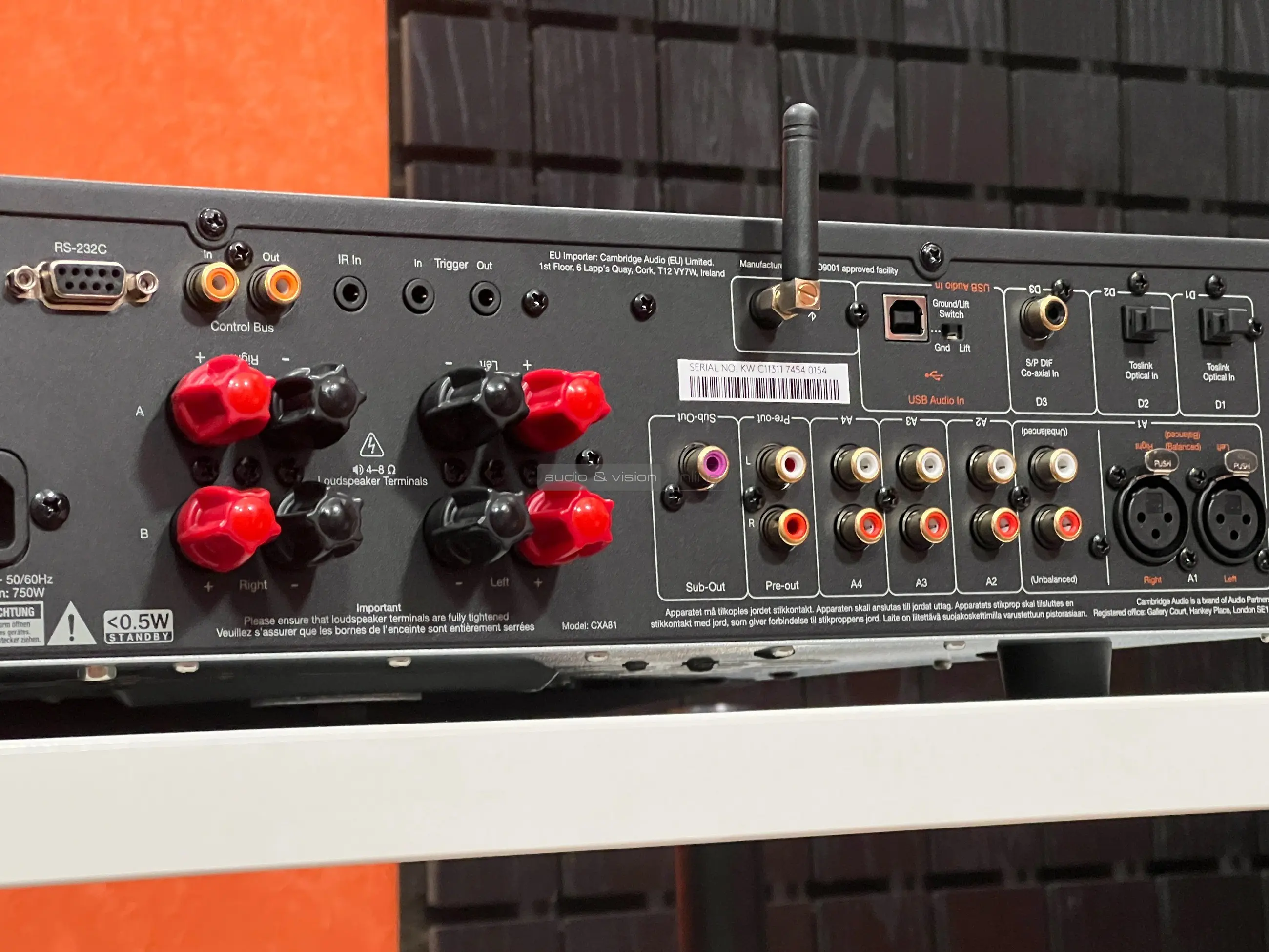 Cambridge Audio CXA81 Mk II sztereó erősítő hátlap