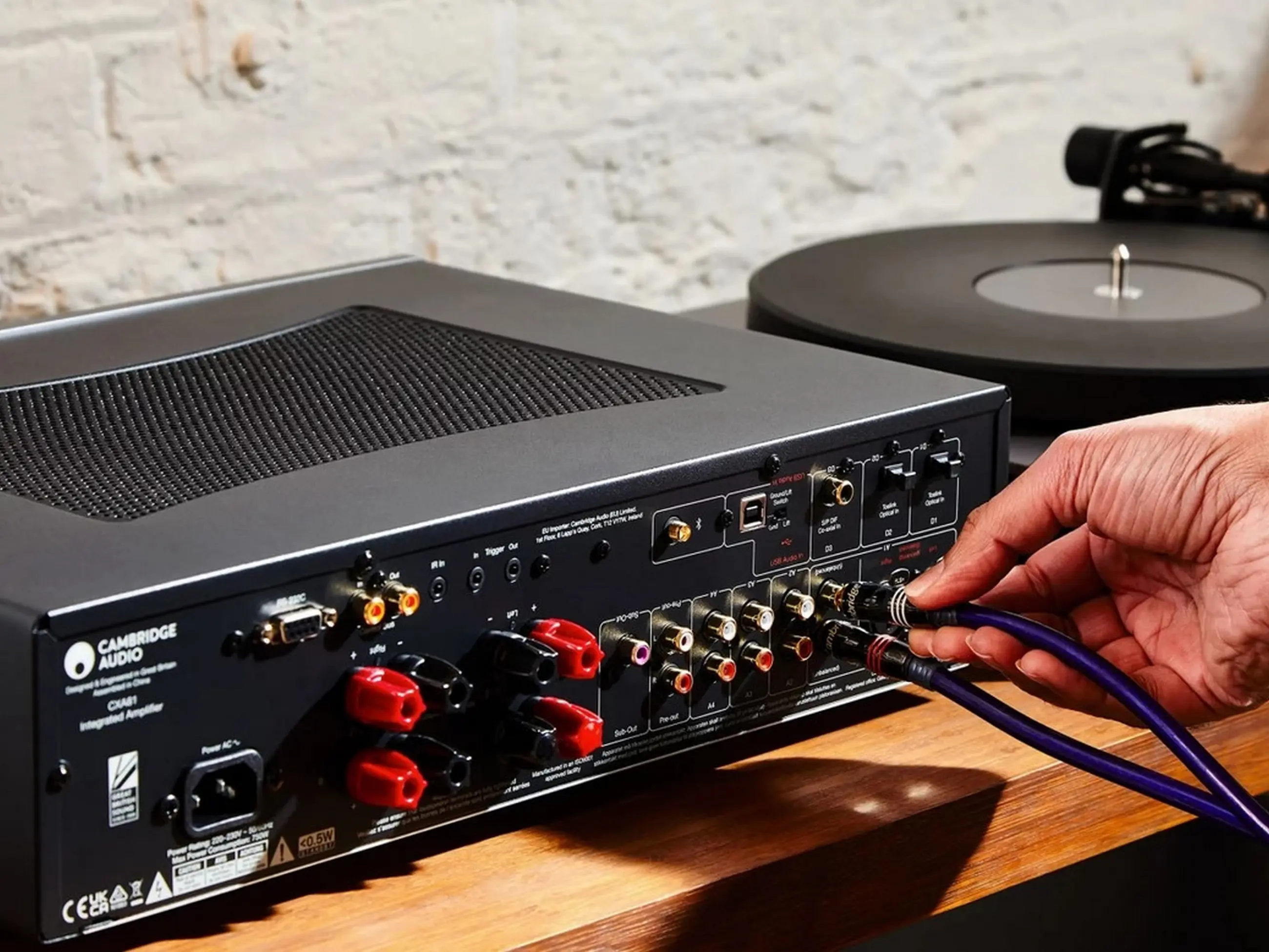 Cambridge Audio CXA81 Mk II sztereó erősítő hátlap