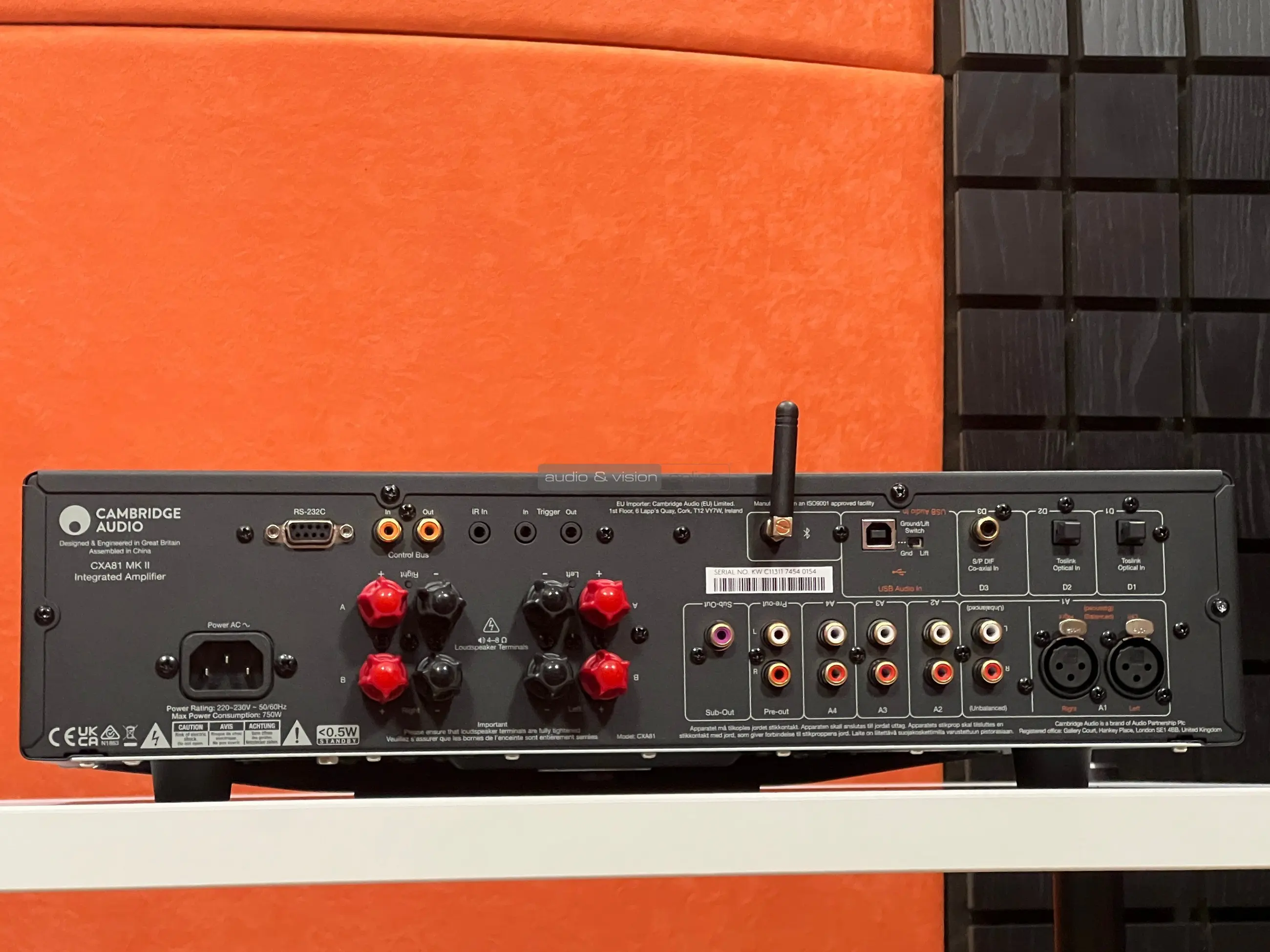 Cambridge Audio CXA81 Mk II sztereó erősítő hátlap