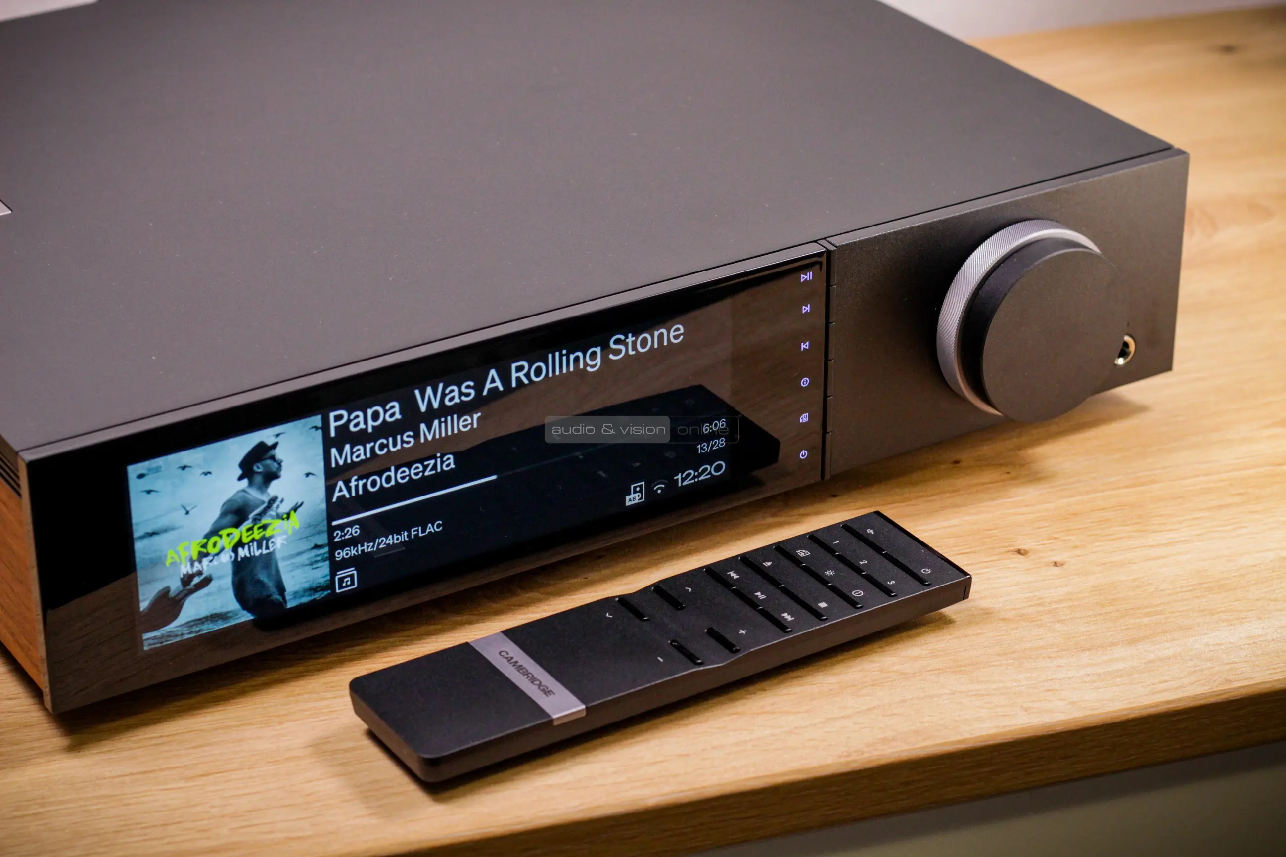 Cambridge Audio Evo 300 hálózati sztereó erősítő