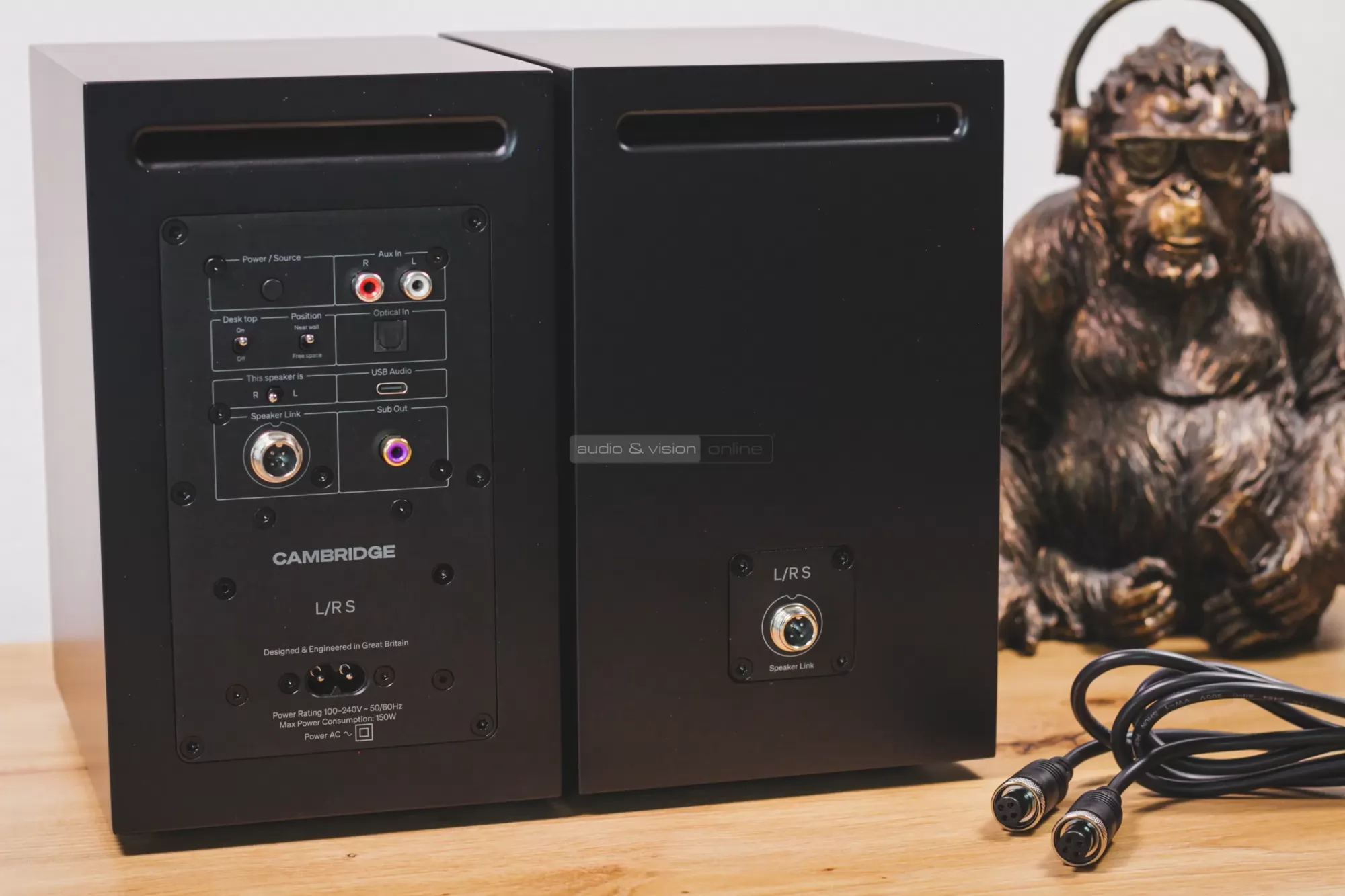 Cambridge Audio L/R S aktív hangfal hátlap
