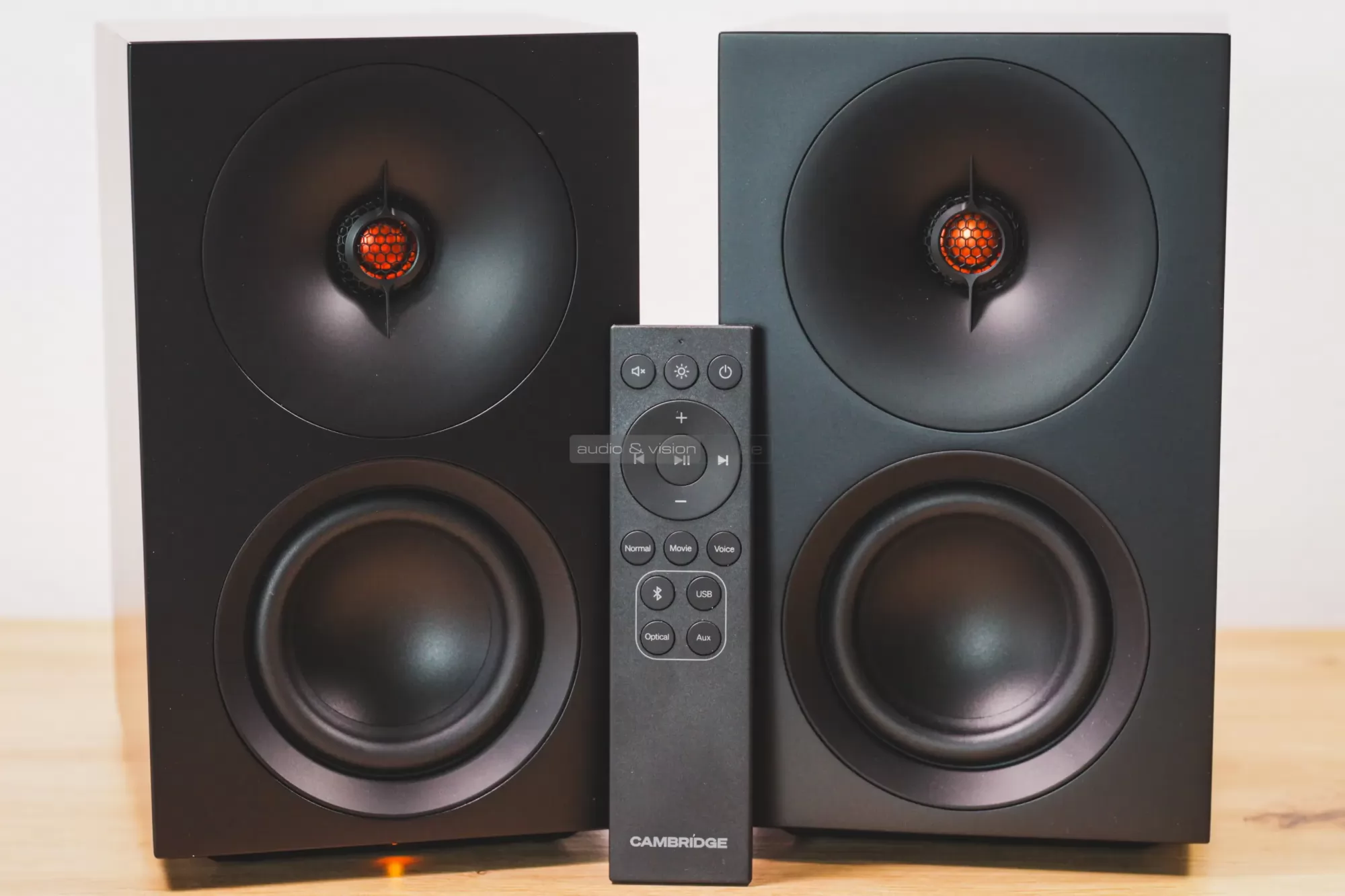 Cambridge Audio L/R S aktív hangfal távirányító