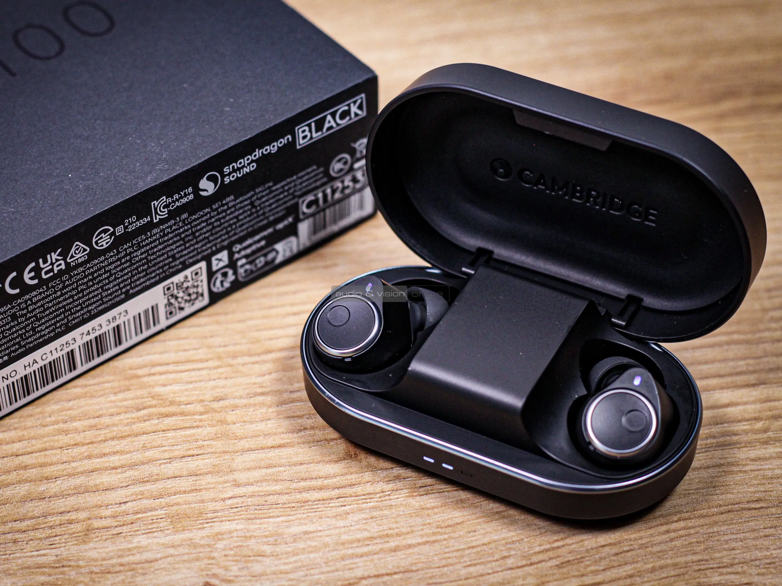 Cambridge Audio Melomania M100 Bluetooth fülhallgató tok