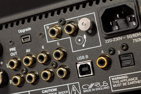 Cyrus One HD hifi erősítő hátlap