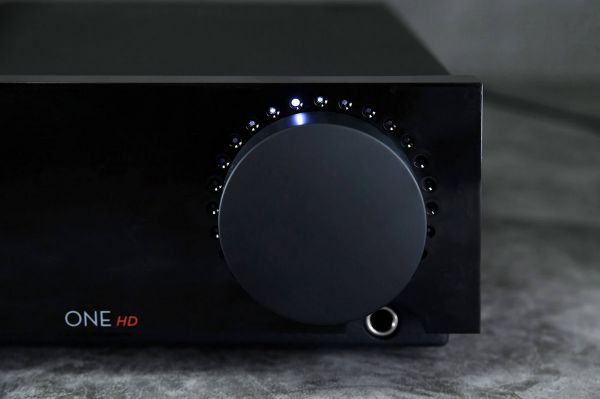 Cyrus One HD hifi erősítő