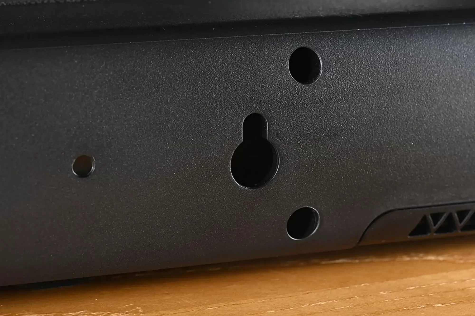 Denon DHT-S218 soundbar falikonzol