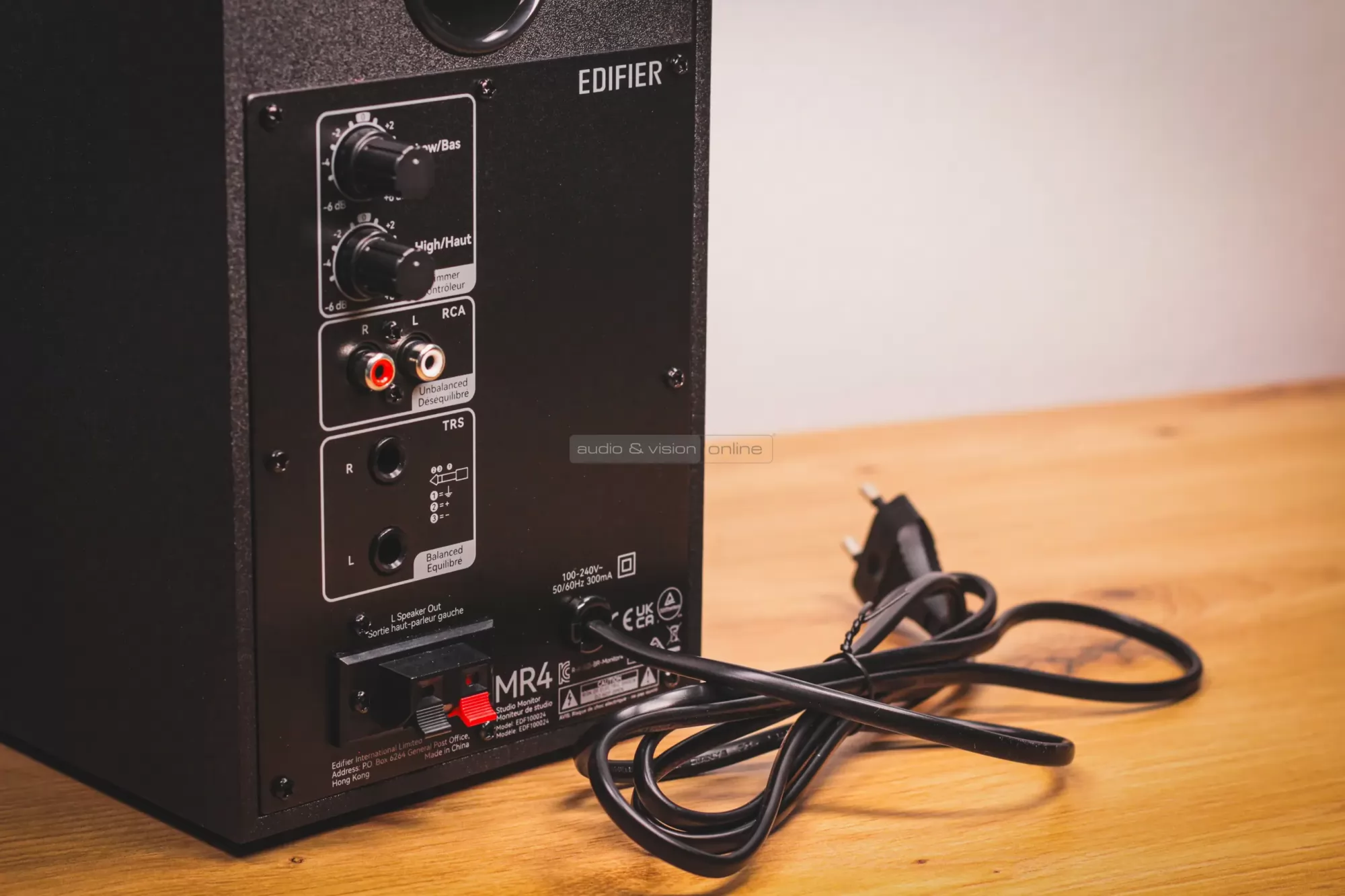 Edifier MR4 aktív hangfal hátlap