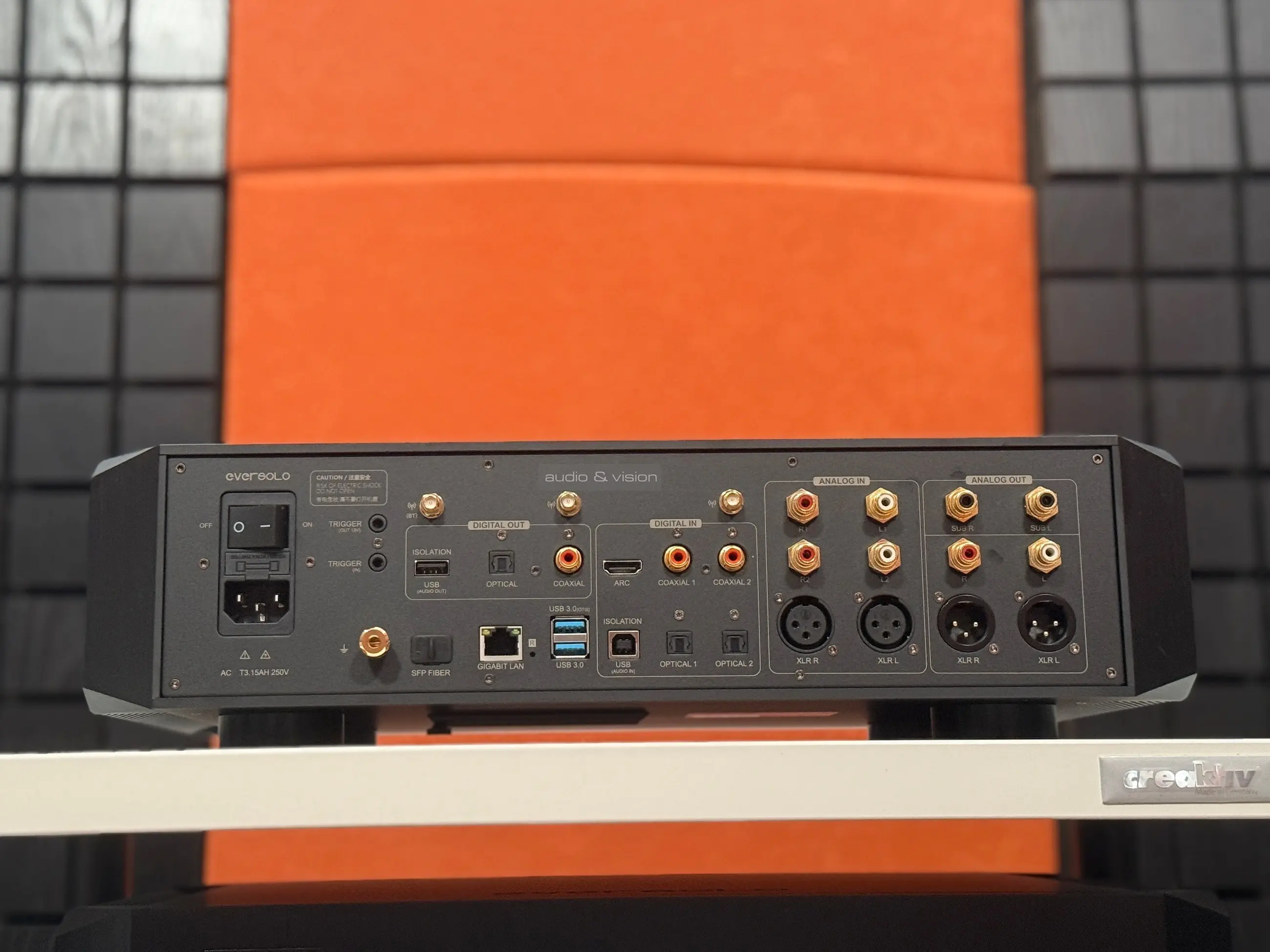 Eversolo DMP-A10 hálózati zenelejátszó hátlap