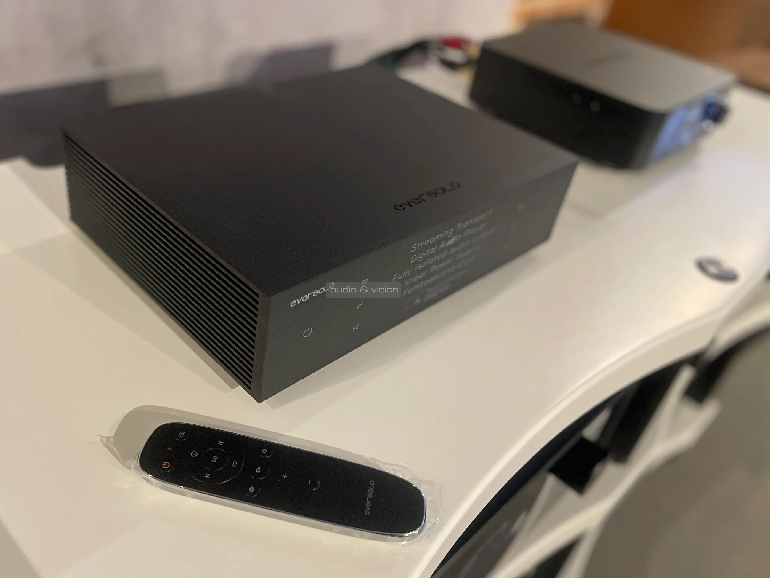 Eversolo T8 streaming transzport távirányító