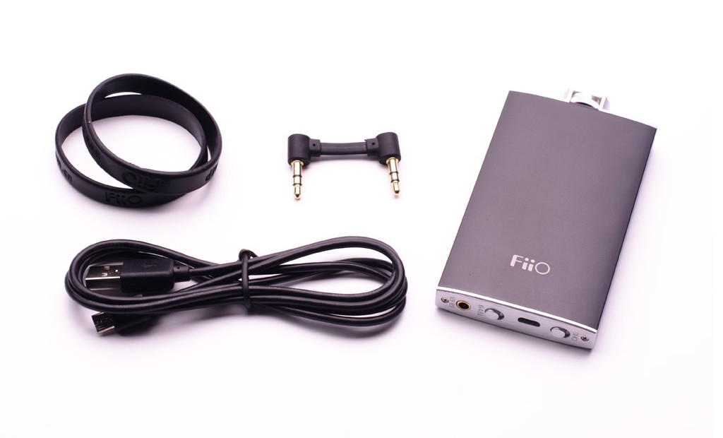 FiiO Q1 USB DAC tertozékaival