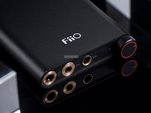 FiiO Q3 fejhallgató erősítő
