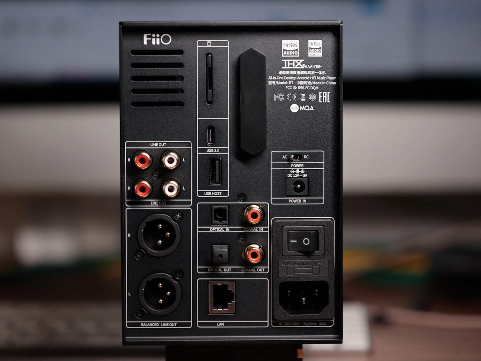 FiiO R7 streamer DAC hátlap