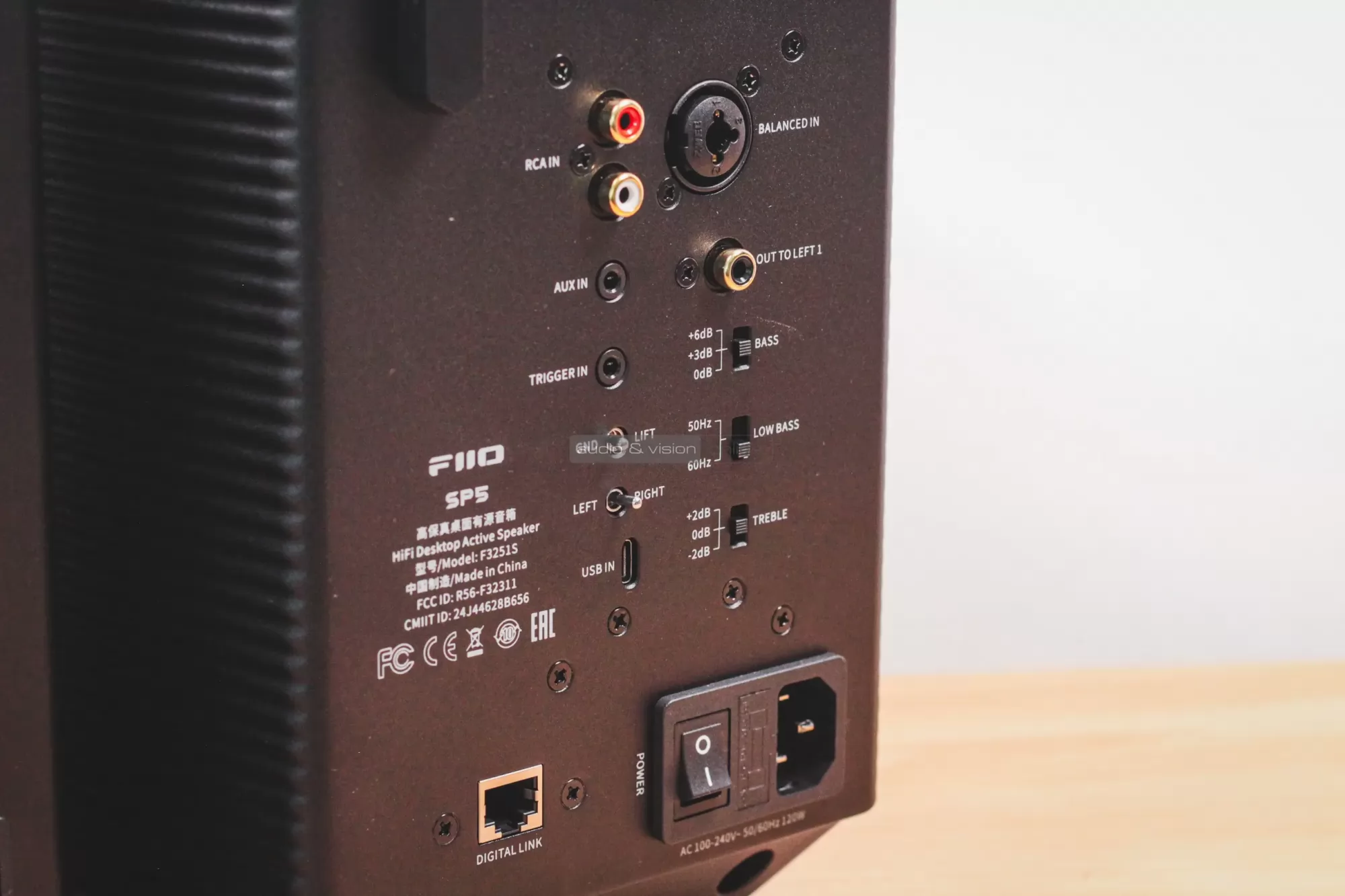 FiiO SP5 aktív hangfal hátlap