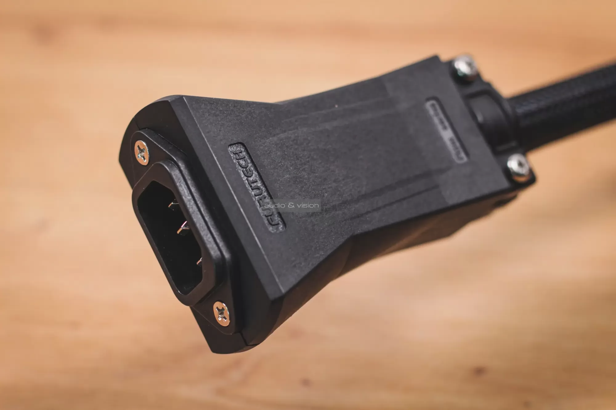Furutech Flow-28 NCF tápszűrő