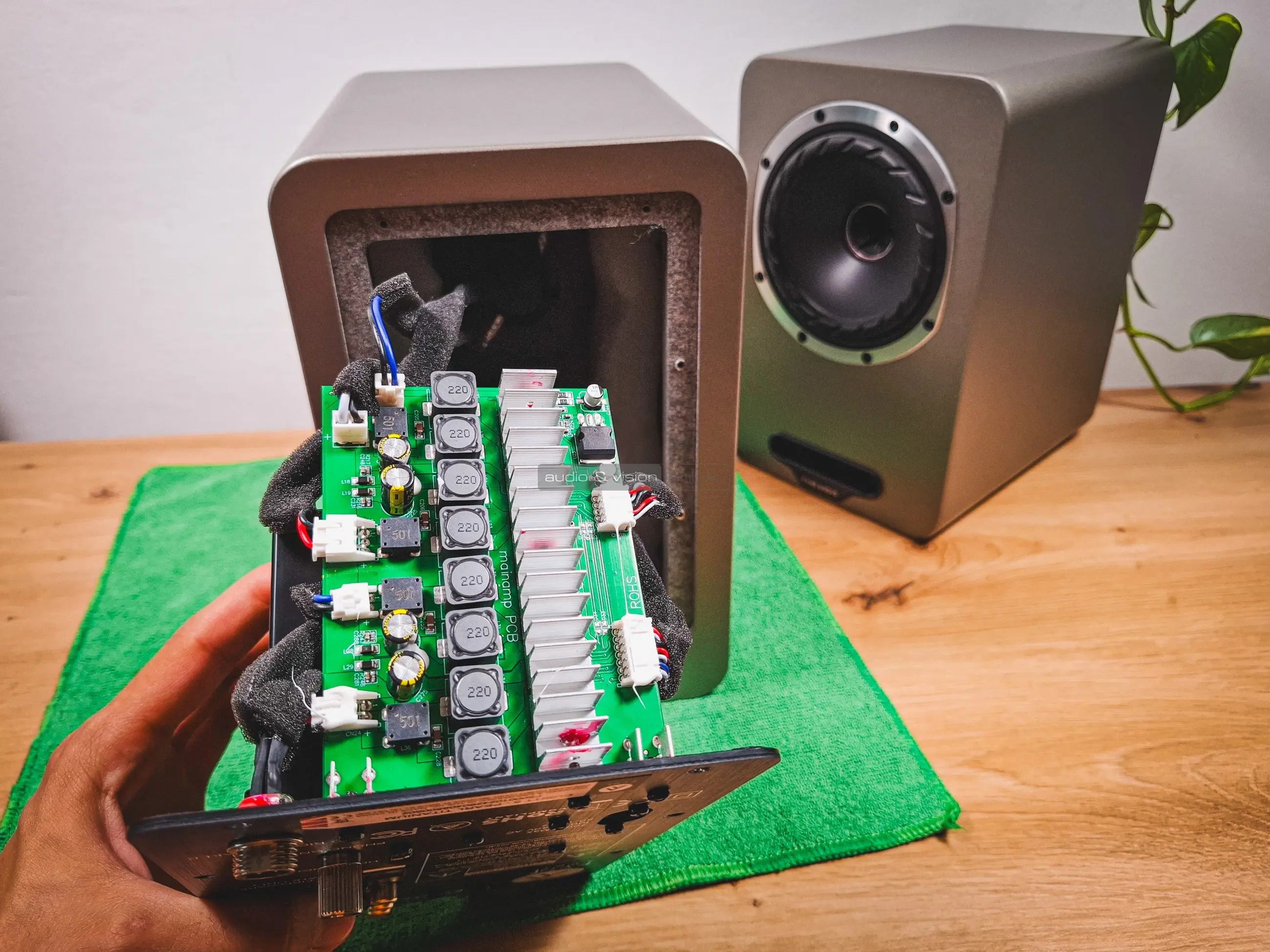 Fyne Audio Cubitt 5 aktív hangfal elektronika