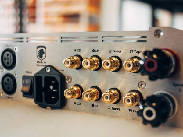 Gato Audio AMP-150 sztereó erősítő hátlap