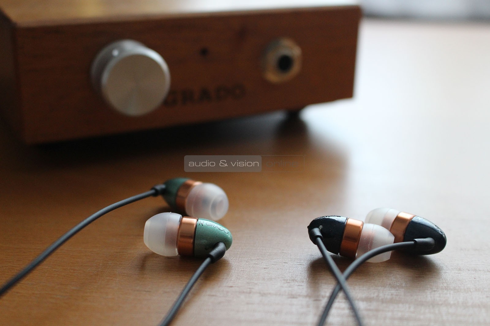 Grado GR8e és GR10e fülhallgatók valamint RA1 fejhallgató erősítő