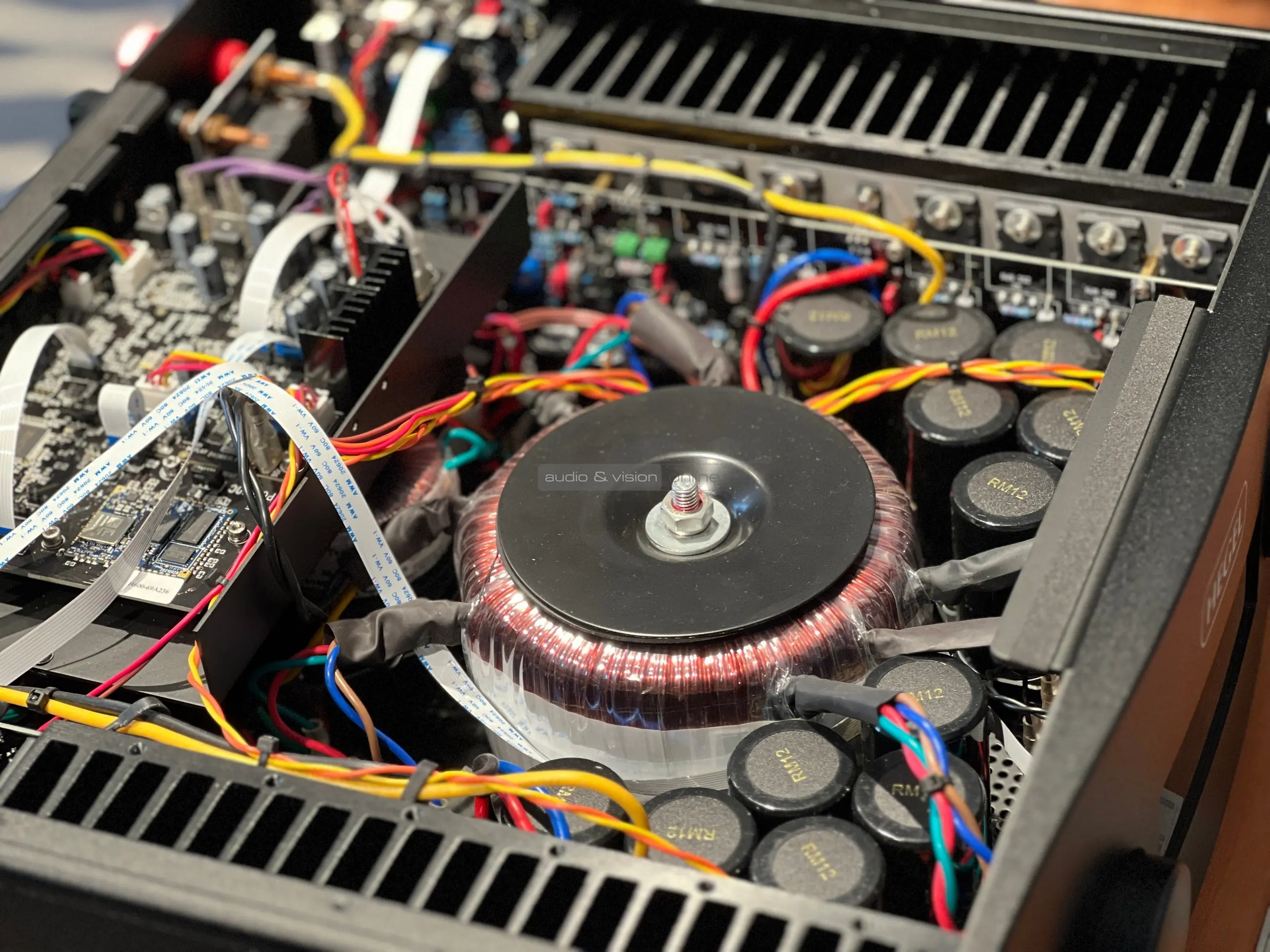 Hegel H600 hálózati sztereó erősítő