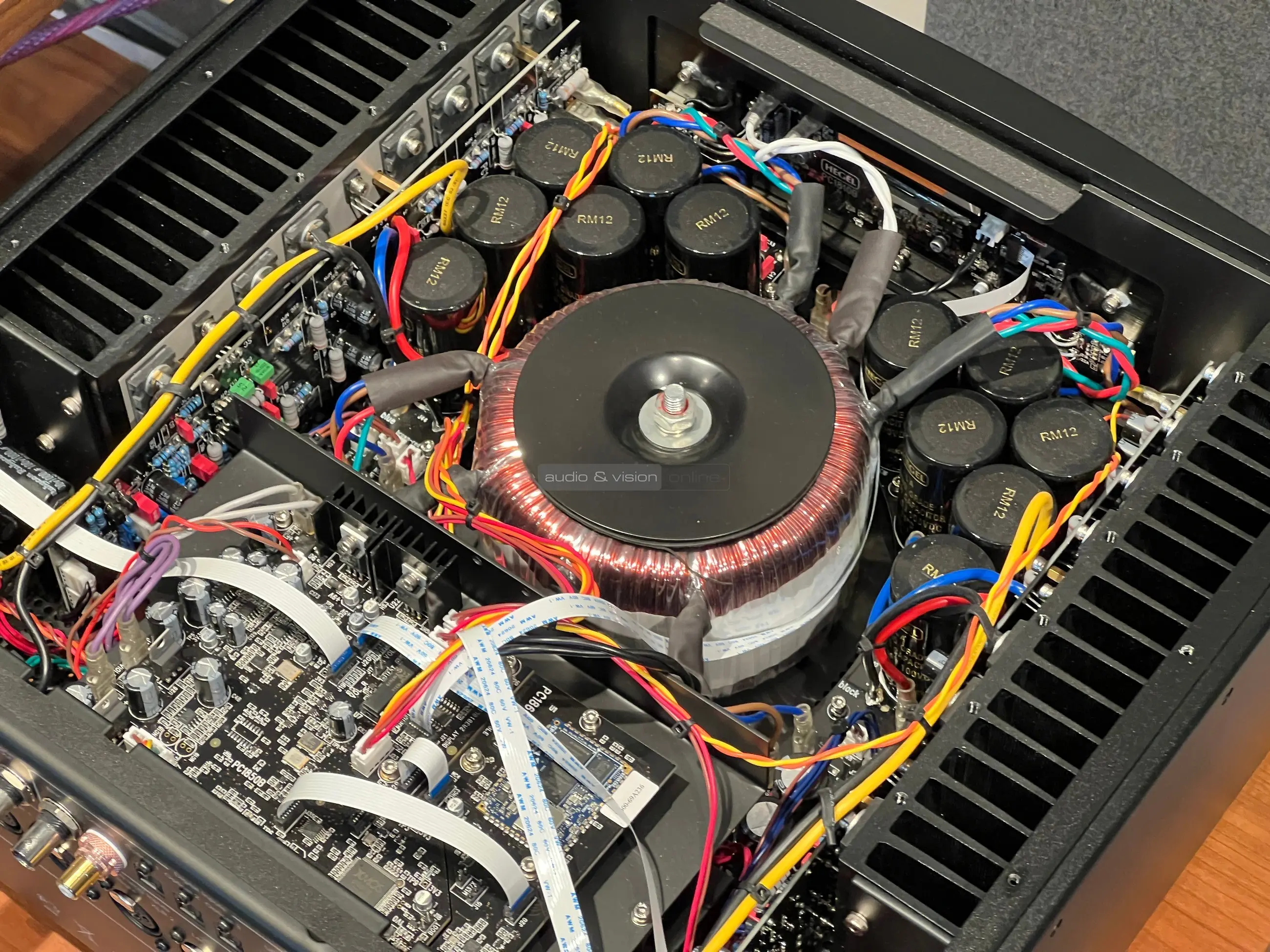 Hegel H600 hálózati sztereó erősítő