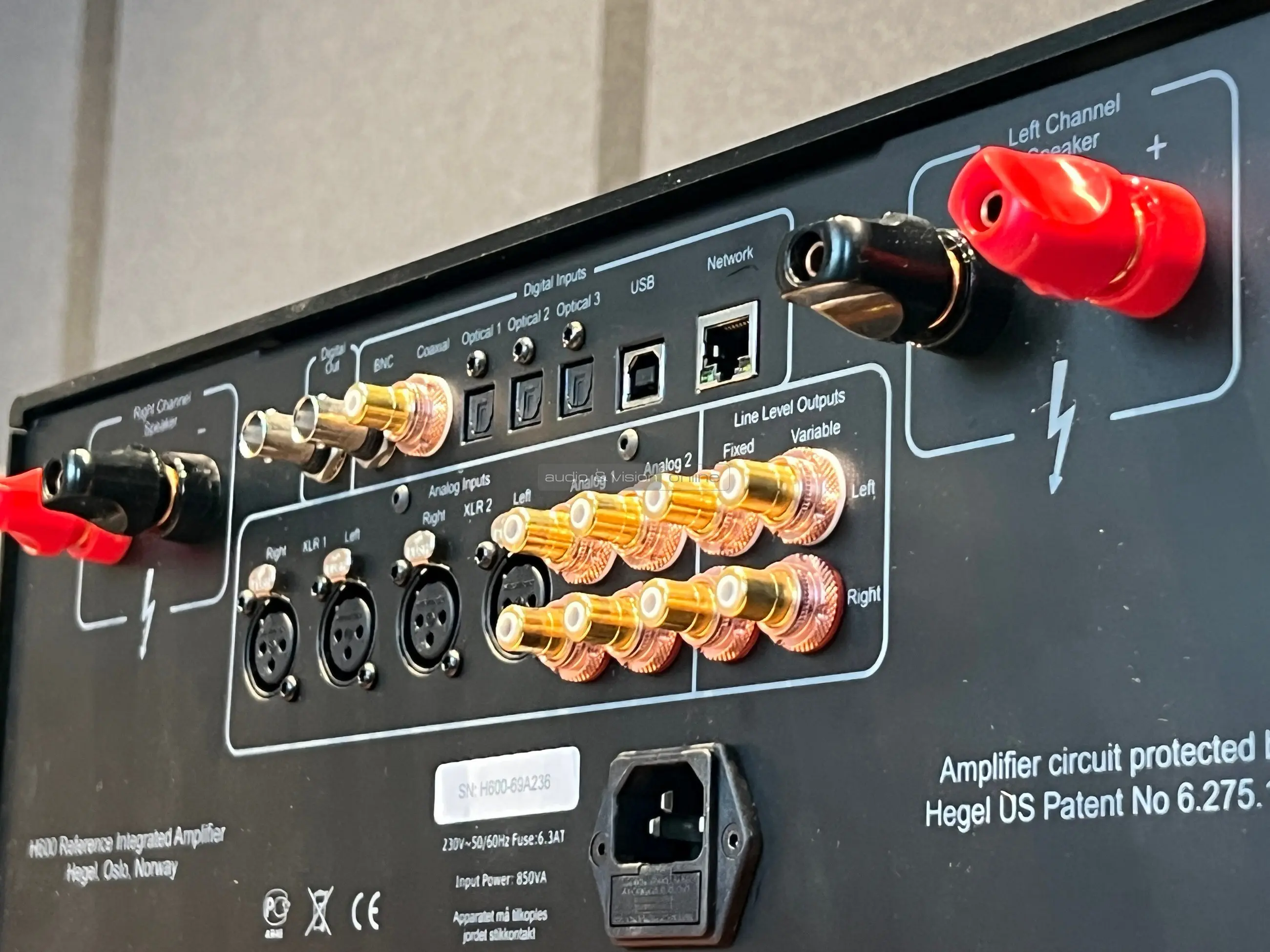 Hegel H600 hálózati sztereó erősítő hátlap