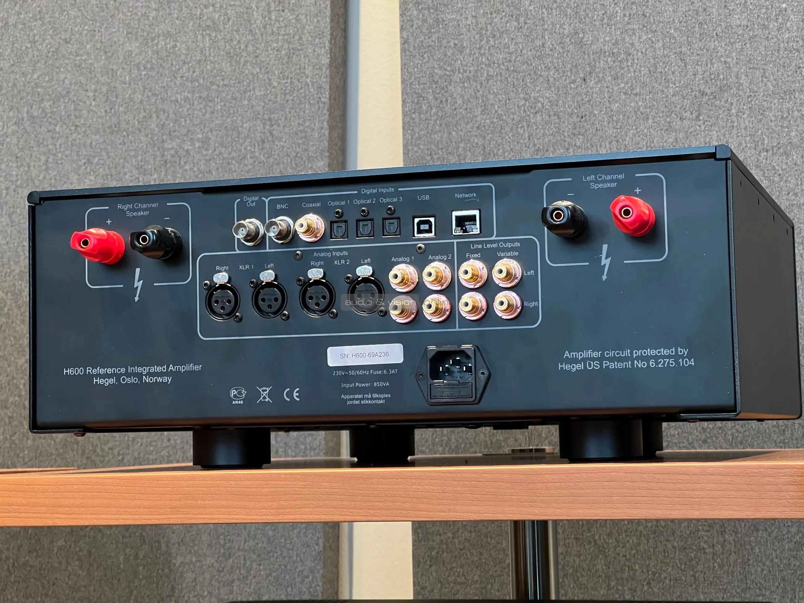 Hegel H600 hálózati sztereó erősítő hátlap