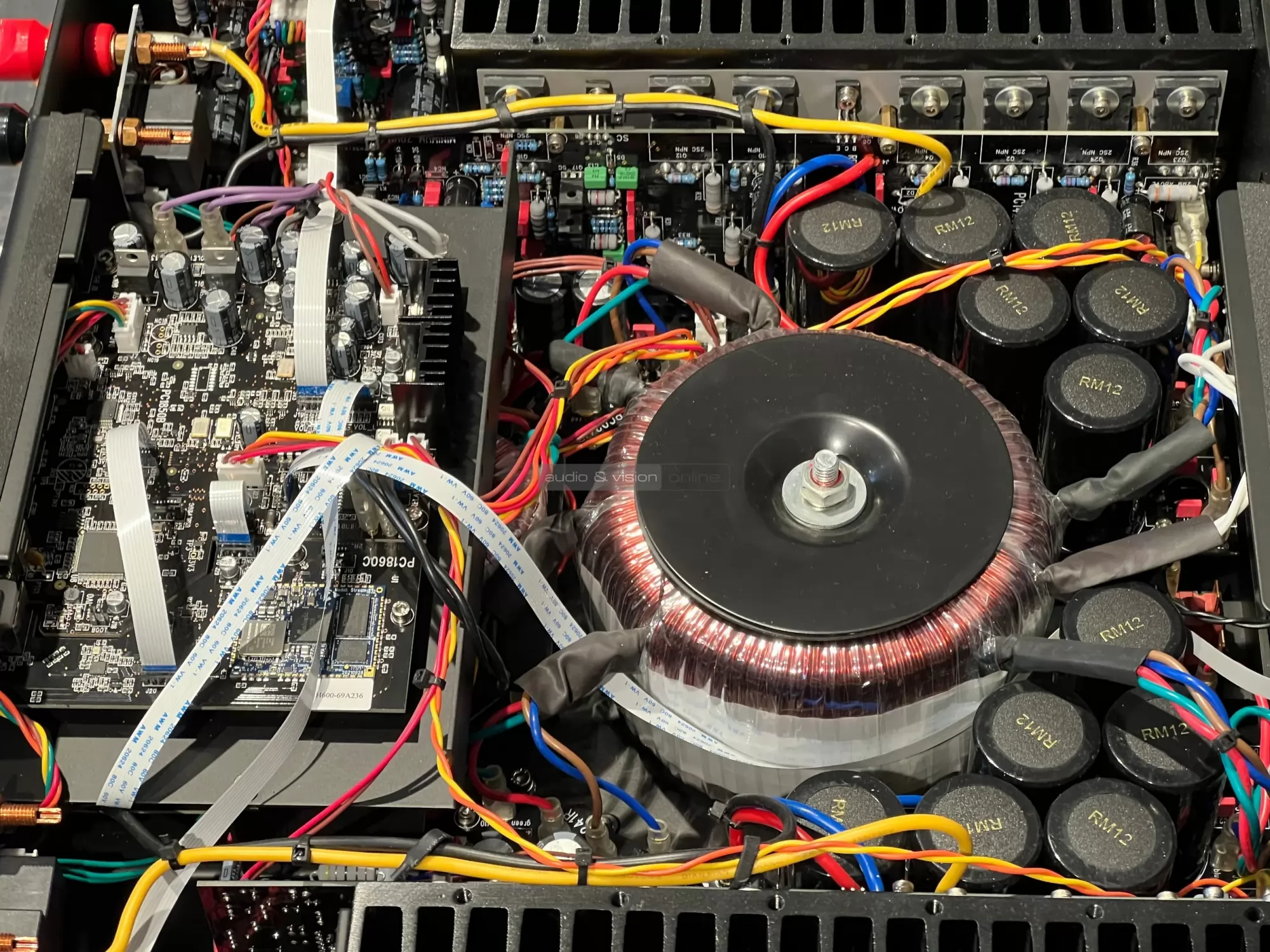 Hegel H600 hálózati sztereó erősítő