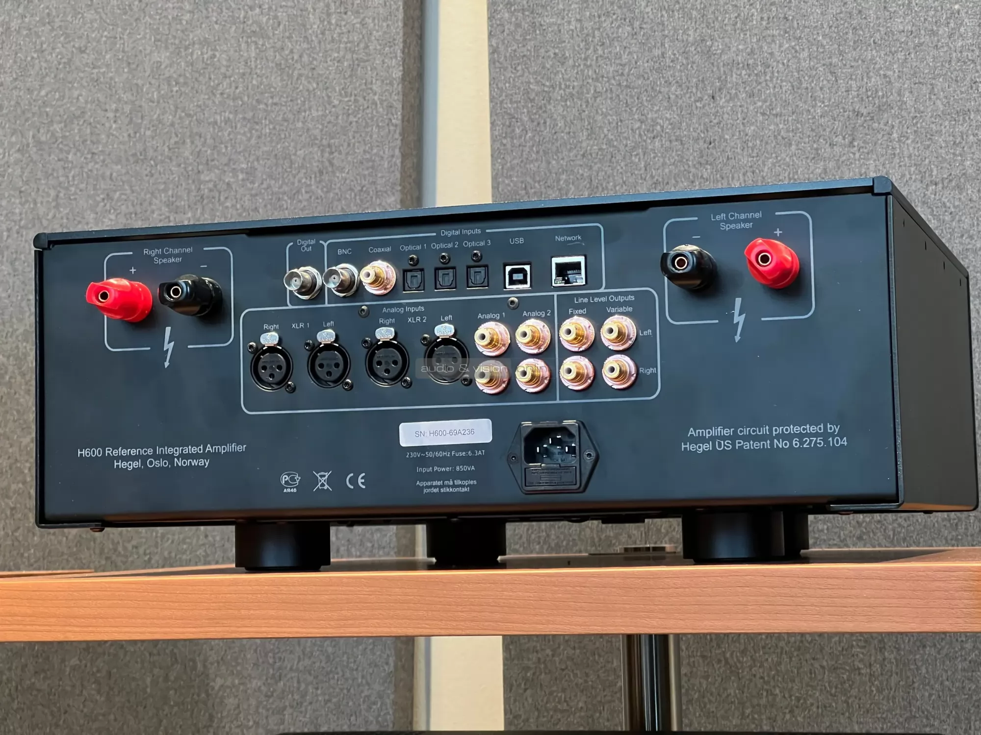 Hegel H600 hálózati sztereó erősítő hátlap