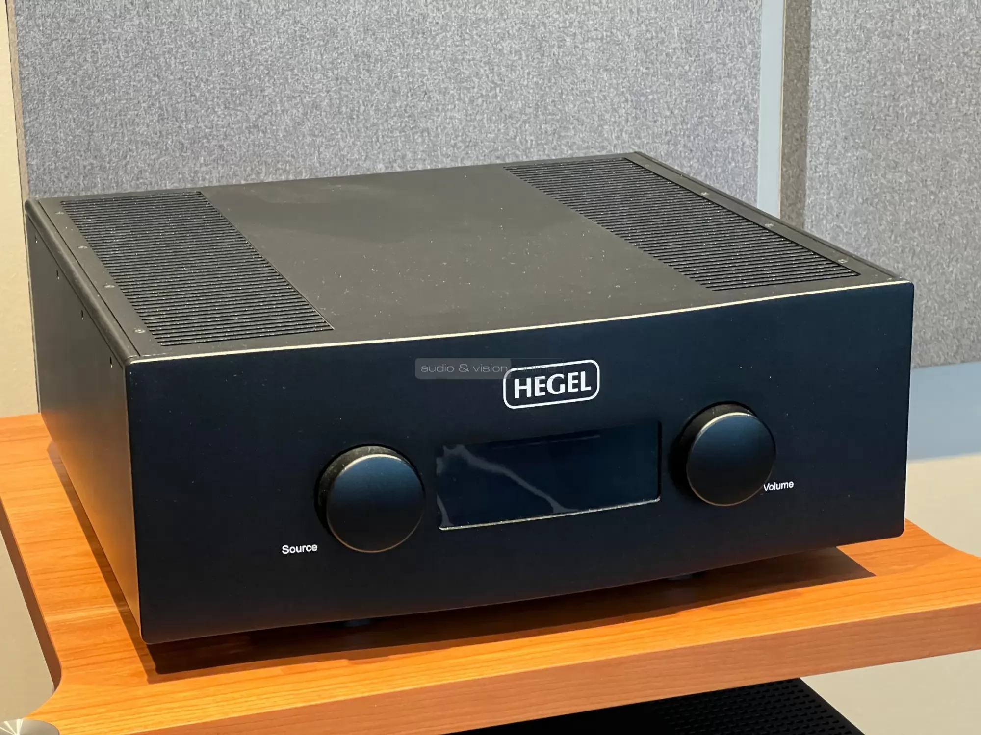 Hegel H600 hálózati sztereó erősítő