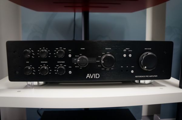 HIGH END 2014 AVID HIFI Reference előerősítő