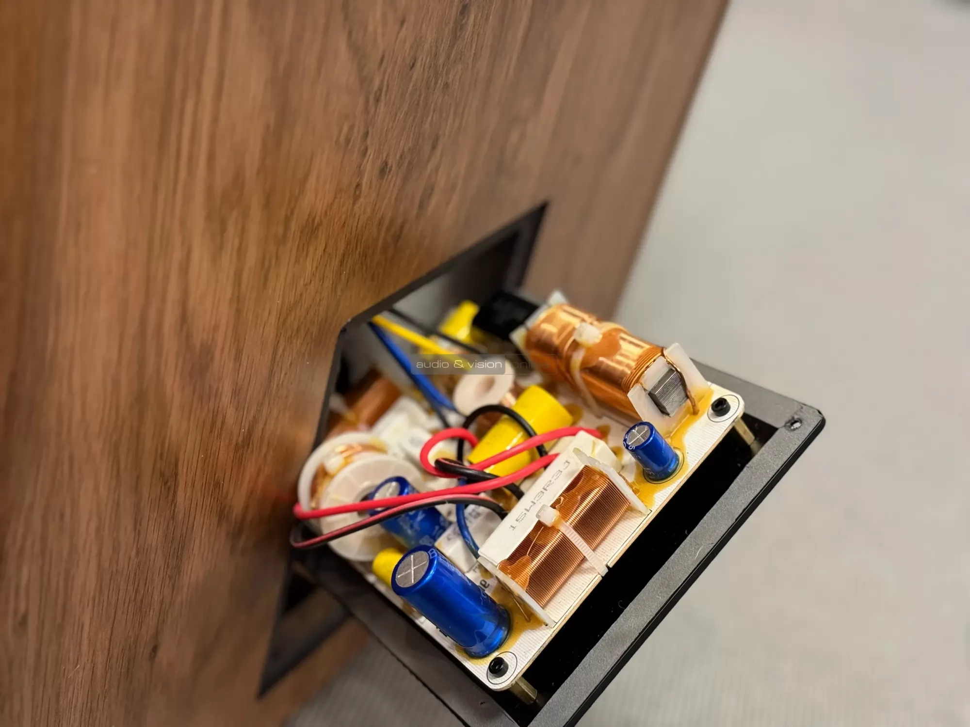 Indiana Line Utah 8 hangfal keresztváltó