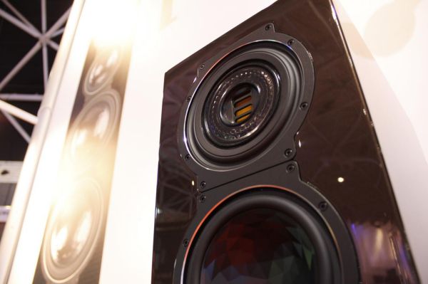 ISE 2013 ELAC FS 509 VX-JET magassugárzó