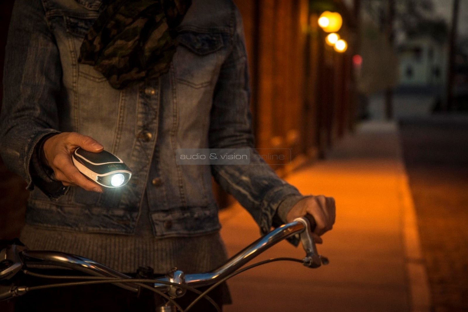 Jamo DS1 kerékpárra szerelhető világítós Bluetooth hangrendszer