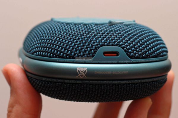 JBL Clip 4 Bluetooth hangszóró