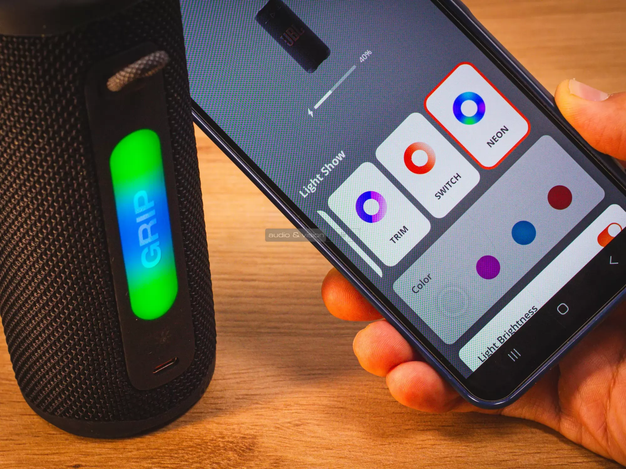 JBL Grip Bluetooth hangszóró